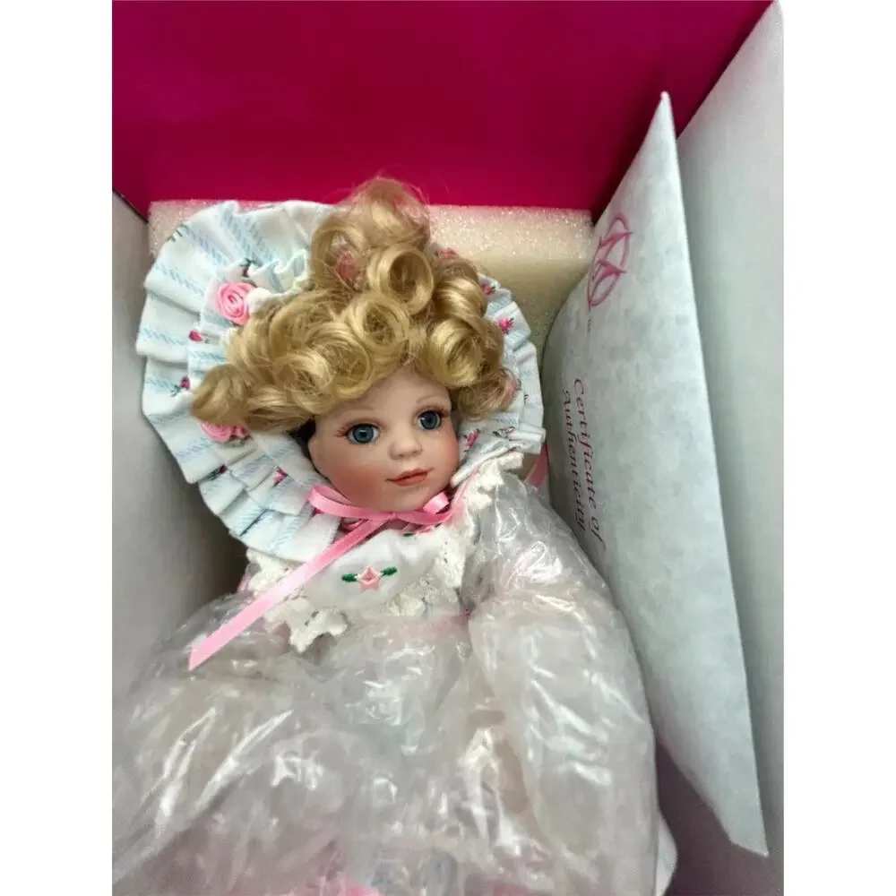 Marie Osmond Fine Porcelain Collector Doll - Mary Sunshine